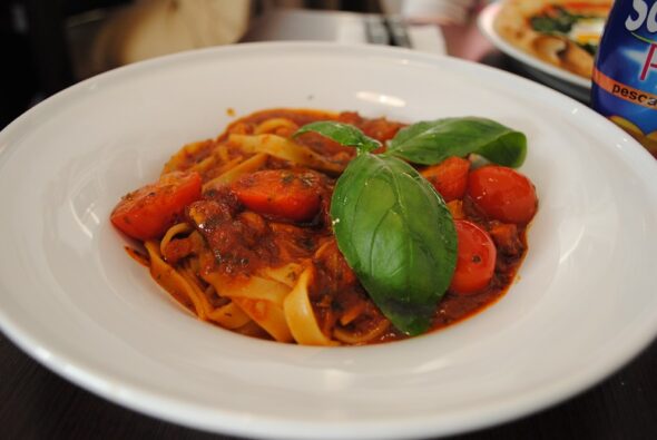 makaron z serem ricotta i migdałami