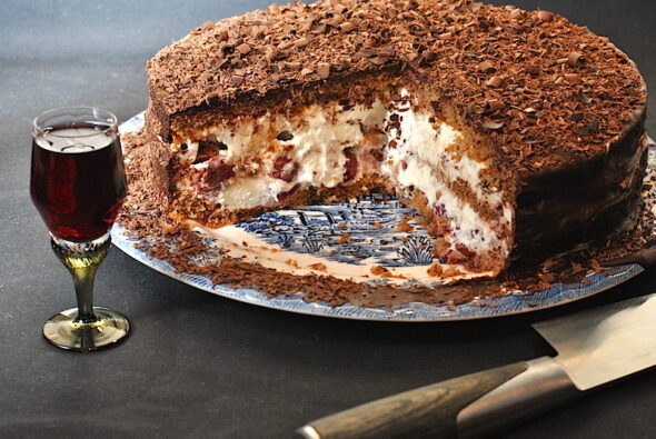 tort z bitą śmietaną