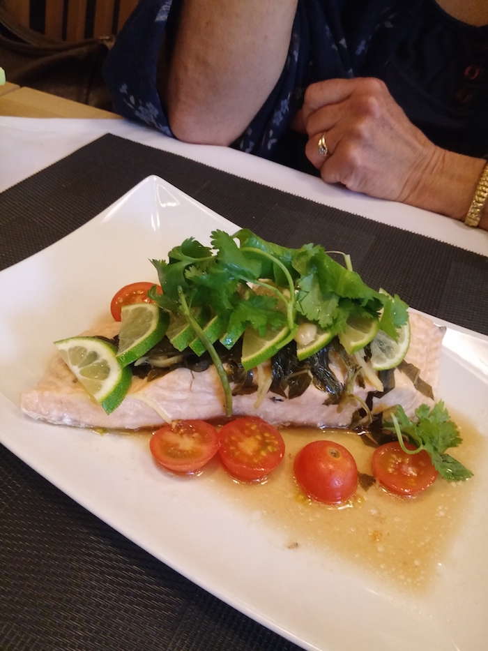łosoś na parze w Basil and Lime